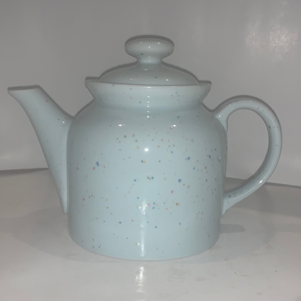 Vtg Pier 1 Imports Lidded Teapot, made in Japan.